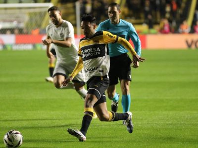 Criciúma sai na frente, mas vacila e empata com o Ceará