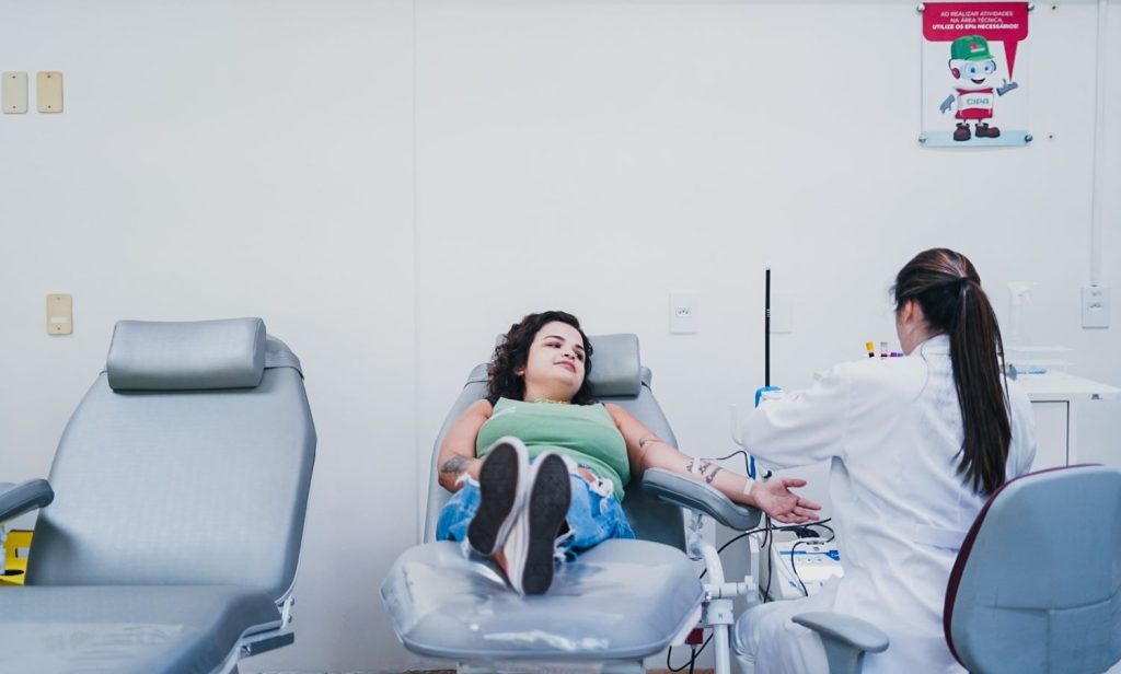 Junho Vermelho: Hemosc convida população a unir paixão por futebol e doação de sangue