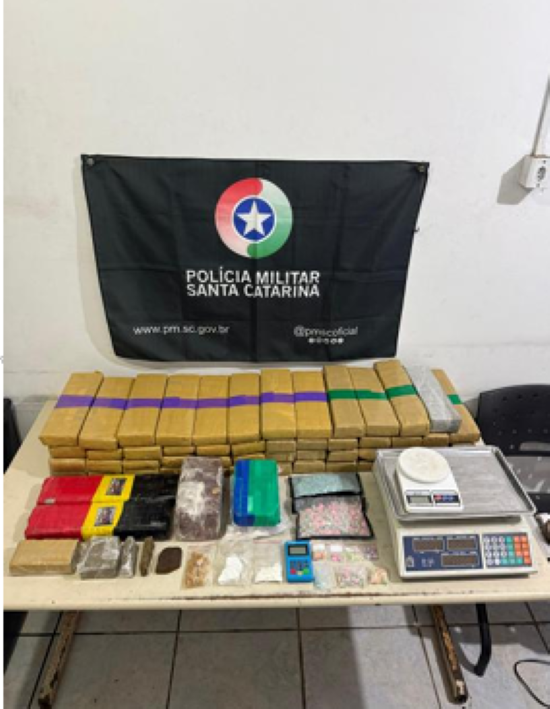 PM prende traficante com mais de um quilo de crack, quase dois quilos cocaína e mais de 42 quilos de maconha na Operária
