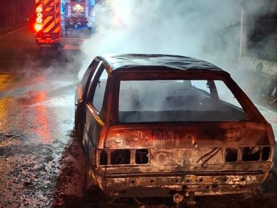 Incêndio consome automóvel no interior de Praia Grande e mobiliza a Polícia Militar e Bombeiros