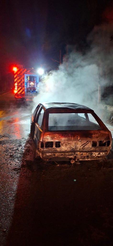 Incêndio consome automóvel no interior de Praia Grande e mobiliza a Polícia Militar e Bombeiros