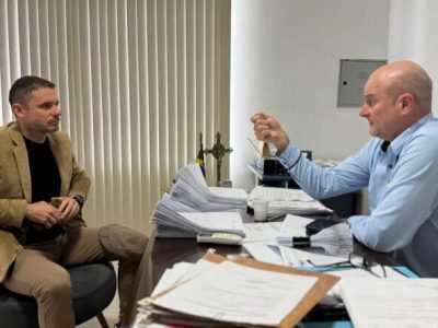 Prefeito de Meleiro recebe novo delegado da Polícia Civil em visita institucional