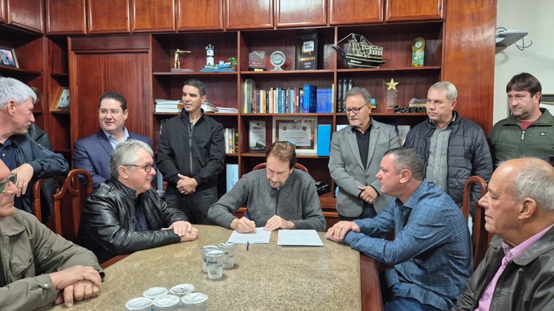 Tiago Zilli e prefeito Cesar Cesa falam sobre entrega de mais de R$ 3,8 milhões do deputado para Araranguá (VÍDEO)