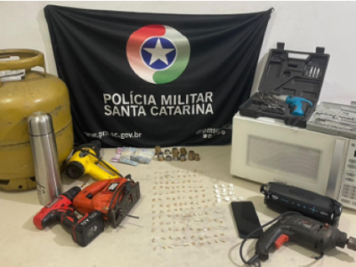 Homem e mulher são presos por tráfico de drogas e receptação em Balneário Gaivota