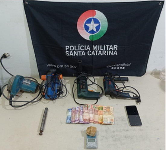 Polícia Militar prende acusado de tráfico, porte ilegal de arma de fogo e receptação no Arapongas
