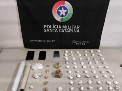 Traficante que ameaçou psicologicamente a esposa é preso com mais de meio quilo de drogas no interior de Sombrio