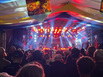 Show com Cleiton & Camargo animam a noite de sexta-feira da 33ª Festa do Peixe. Neste sábado tem Moto Peixe, apresentações culturais e show com Bia Soceck