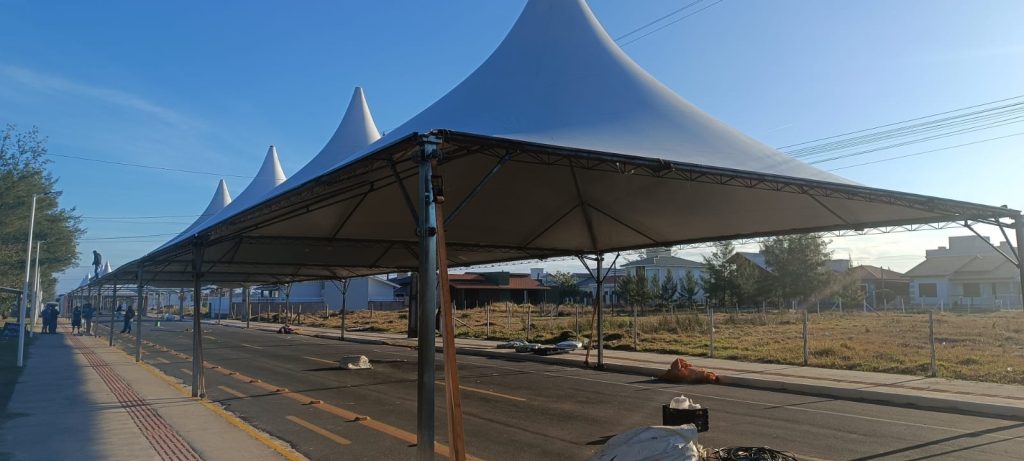 Balneário Gaivota se Prepara: Começa a Montagem da Estrutura da 2ª Festa do Peixe