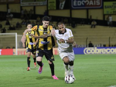 Criciúma vence e se isola ainda mais na liderança