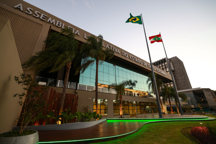 Assembleia retoma atividades legislativas nesta segunda-feira