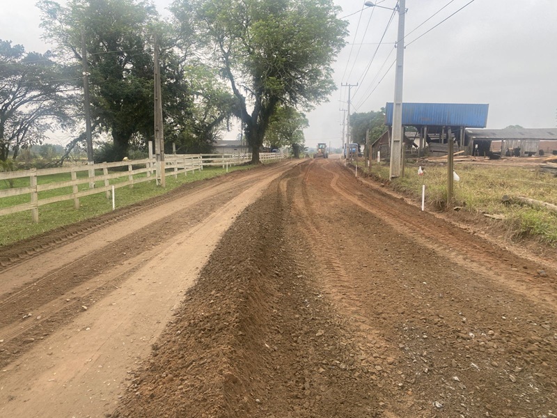 ARA-211 terá bloqueio para caminhões durante obras de pavimentação em Araranguá