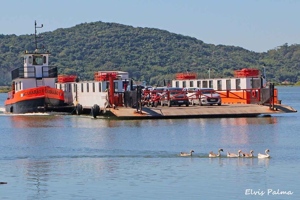 Atenção, motoristas: balsa registra alta procura, mas não é rota para fugir do desvio da BR-101 em Laguna