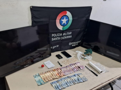 Polícia Militar prende duas mulheres que vendiam maconha, cocaína e crack na Gaivota