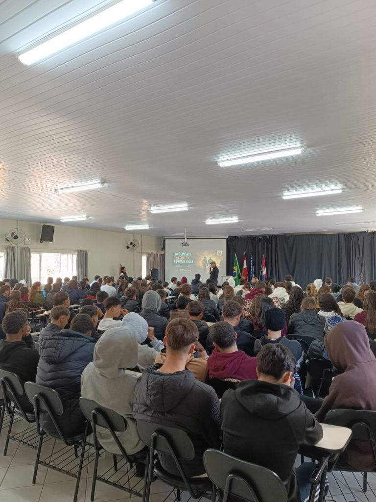 Polícia Civil realiza atividade informativa sobre longevidade e respeito à pessoa idosa em Meleiro
