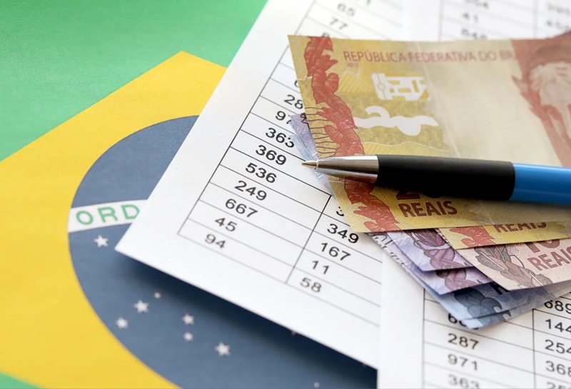 Tarifaços dos EUA diminuem confiança do consumidor e acendem alerta para economia