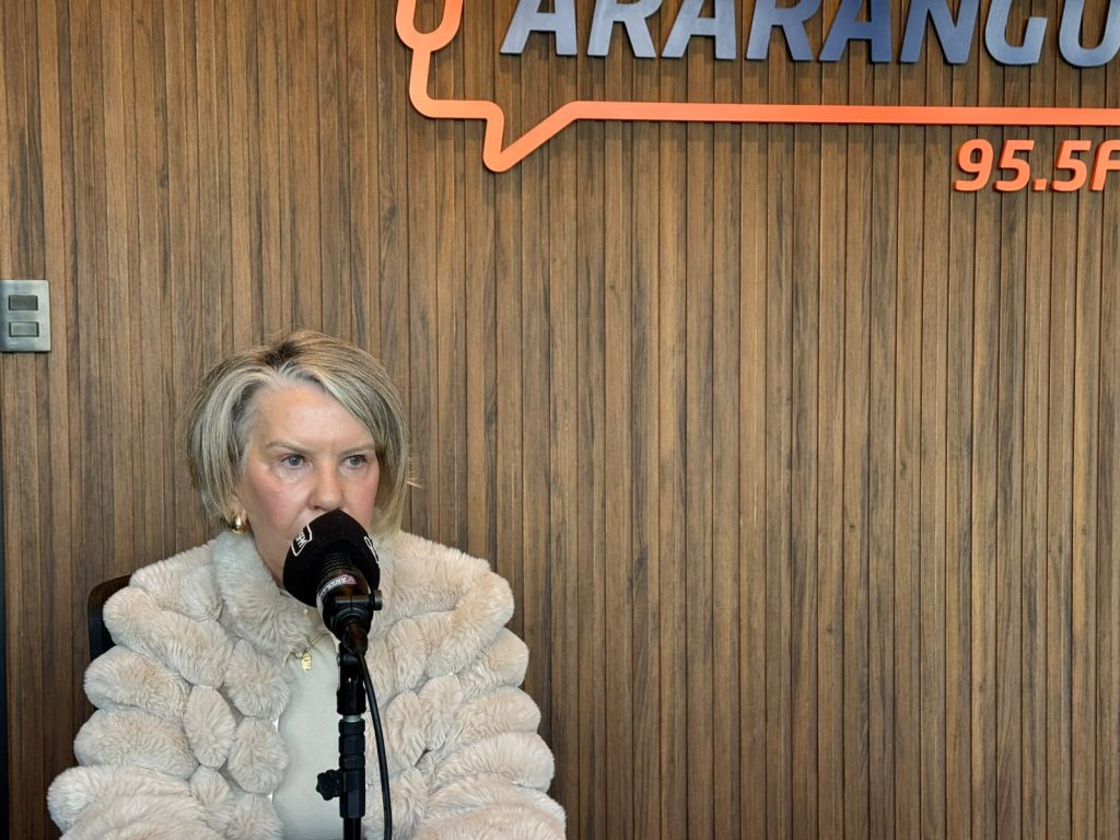 Lena Périco defende política de bem-estar animal em Araranguá e critica radicalização do debate sobre cães comunitários