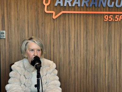 Lena Périco defende política de bem-estar animal em Araranguá e critica radicalização do debate sobre cães comunitários