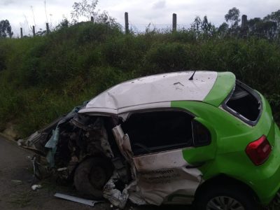 Colisão com caminhão mata condutor de automóvel em Criciúma
