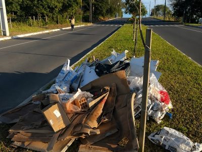 Denúncia feita na Rádio Araranguá resulta em multa de R$ 7,5 mil por descarte irregular de lixo