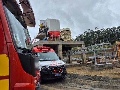 Queda de maquina industrial fere trabalhador em Maracajá