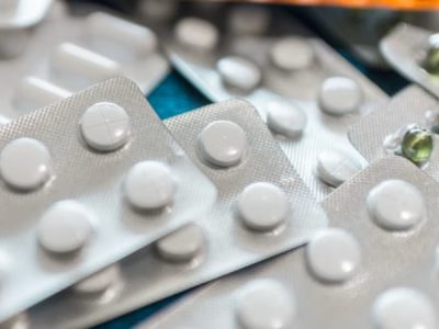 Alerta da Anvisa: lote de um dos medicamentos mais populares contra febre e dores é suspenso por contaminação com bolor