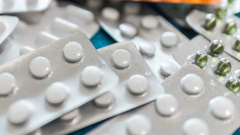 Alerta da Anvisa: lote de um dos medicamentos mais populares contra febre e dores é suspenso por contaminação com bolor