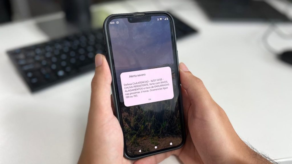 Saiba como receber alertas da Defesa Civil por SMS e ficar informado sobre situações de emergência