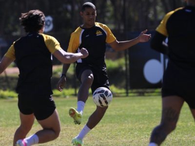 Líder e invicto há 13 jogos, Criciúma encara o Novorizontino para fechar o turno no topo