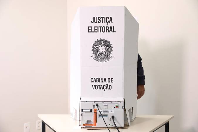 Justiça Eleitoral orienta como será o voto de presos provisórios nas Eleições 2026, direito mantido pelo TSE