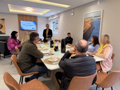 Café com a Presidente fortalece relacionamento com empresários e apresenta soluções da CDL Araranguá