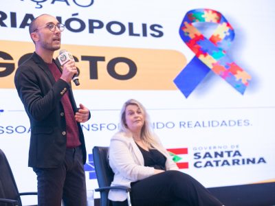 Seminário debate linha de cuidado para pessoas com deficiência intelectual e autismo em SC