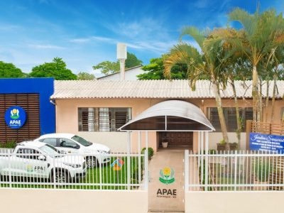 Defesa Civil de Araranguá leva mascote Radarzinho à Apae em ação educativa de conscientização