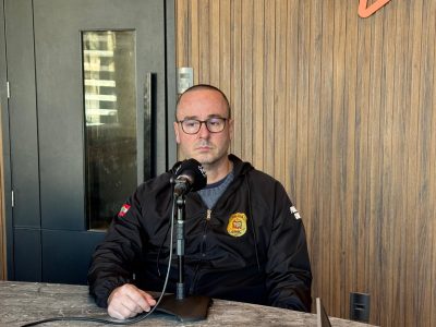 Polícia Civil homenageia mais de 40 policiais com medalhas por tempo de serviço em Araranguá