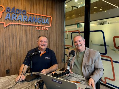 Flávio Roberto e Saulo Machado relembram trajetórias no rádio antes de receberem título de cidadão araranguaense, homenagem acontece nesta quarta