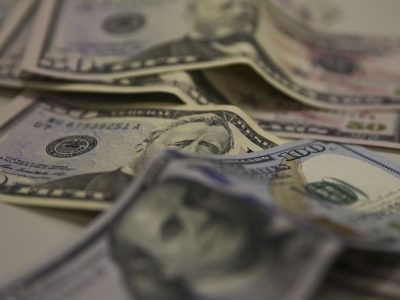 Brasil e EUA retomam negociação após tarifaços de 25% e 12,5%
