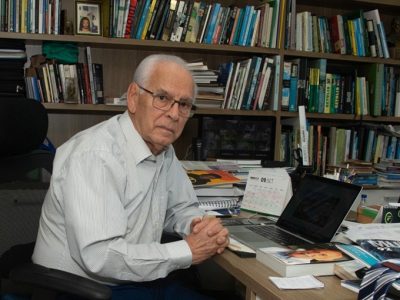 Acaert forma maior rede para debate com candidatos ao governo, mediado por Moacir Pereira e com transmissão da Rádio Araranguá