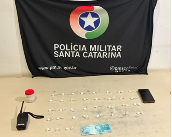 PM apreende adolescente por furto em Sombrio e menor que atuava no tráfico em Passo de Torres