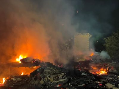 Incêndio consome duas casas usadas como deposito no interior de Jacinto Machado
