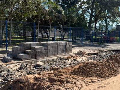 Rua Albino Pereira de Souza recebe obras de drenagem e recapeamento em Araranguá