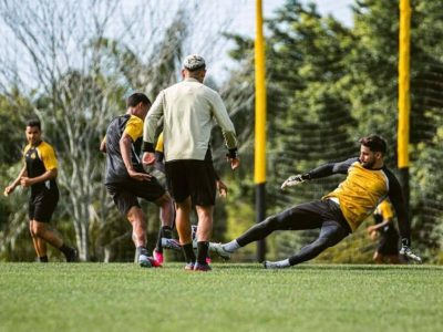 Líder isolado e há 15 jogos invicto, Criciúma intensifica preparação para defender a ponta da Série B