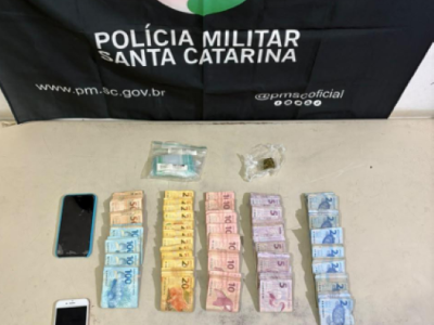 PM prende três traficantes com drogas, munição e mais de R$ 9 mil, no bairro Polícia Rodoviária