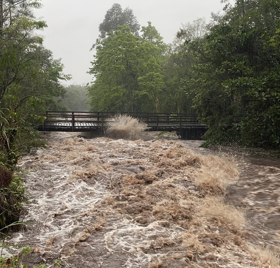 Timbé do Sul enfrenta um dos dias mais difíceis com fortes chuvas e alagamentos (FOTOS)