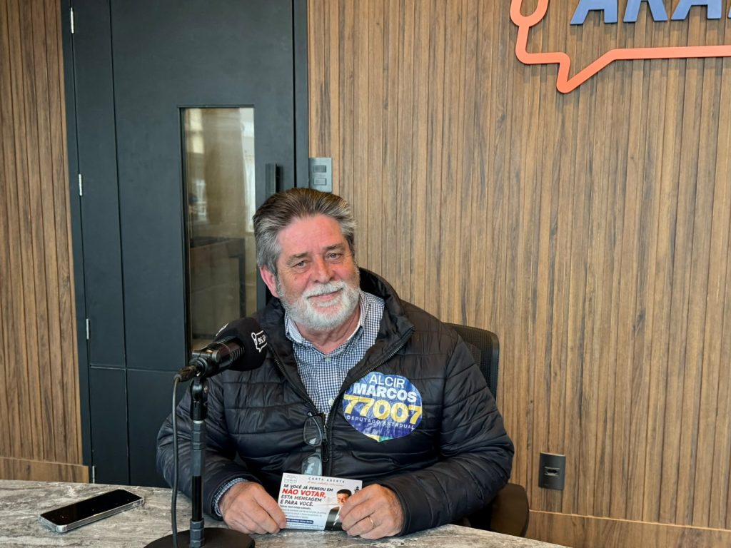 Alcir Marcos apresenta propostas para saúde, agricultura, mobilidade e representação regional em entrevista na Rádio Araranguá