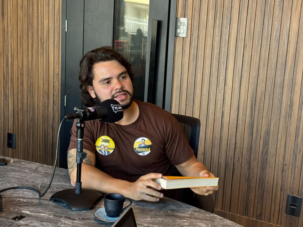 Jairo Fortunato apresenta propostas para fiscalização, tecnologia e segurança durante entrevista na Rádio Araranguá