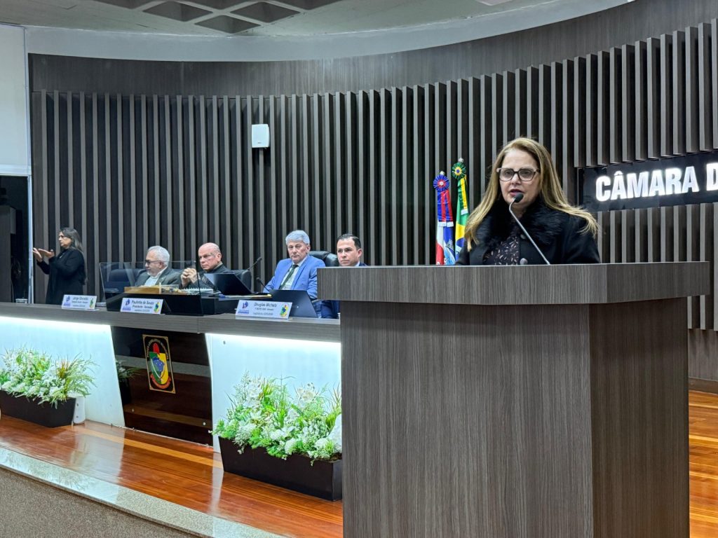 Projetos instituem prêmios por desempenho educacional para profissionais e alunos da rede municipal