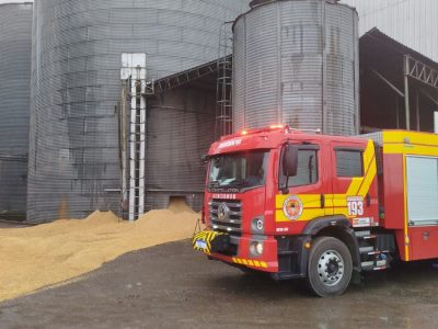 Trabalhador morre soterrado em silo de grãos em Turvo