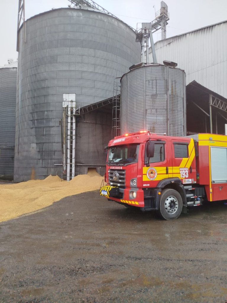 Trabalhador morre soterrado em silo de grãos em Turvo