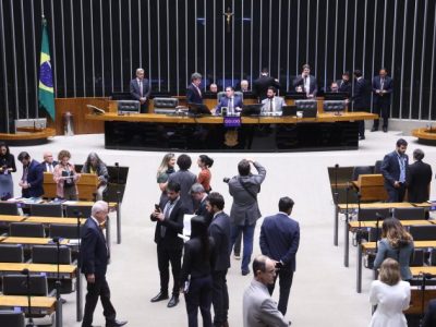 Câmara aprova MP que amplia programa para diminuir fila do INSS