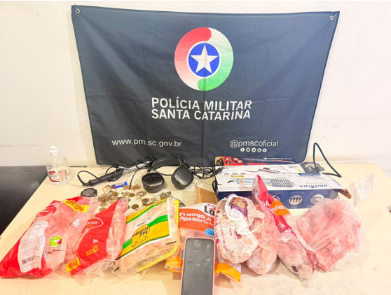 Polícia Militar prende homem com oito quilos de carne e, celular furtado na Coloninha