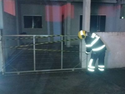 Princípio de incêndio atinge casa usada por usuários de drogas em Praia Grande